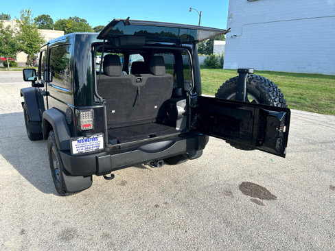 Used 2011 Jeep Wrangler Rubicon w/ Dual Top Group image 8