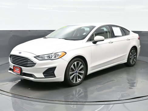 Used 2019 Ford Fusion SE image 2