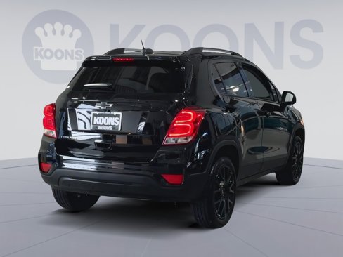 Used 2022 Chevrolet Trax LT w/ Midnight Edition image 12