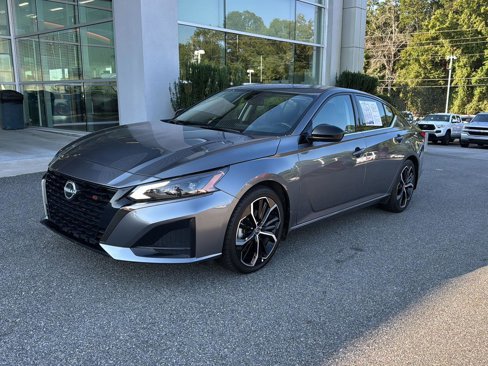 Used 2023 Nissan Altima 2.5 SR image 2