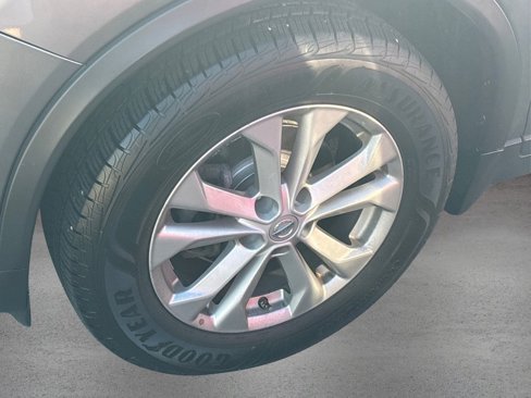Used 2016 Nissan Rogue SV w/ SV Premium Package image 12