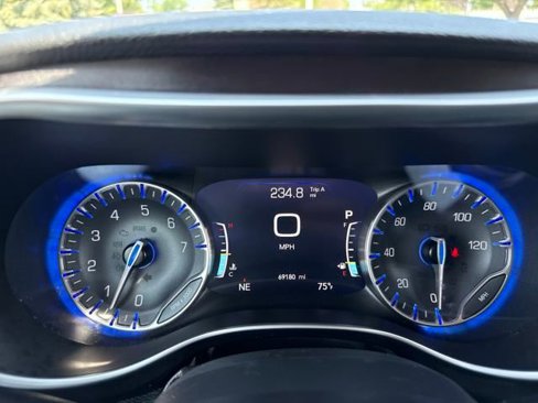 Used 2020 Chrysler Pacifica Limited image 19