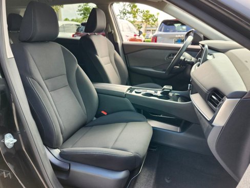 Used 2023 Nissan Rogue S image 17