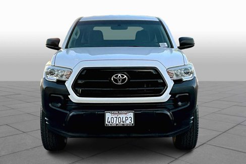 Used 2017 Toyota Tacoma SR image 3