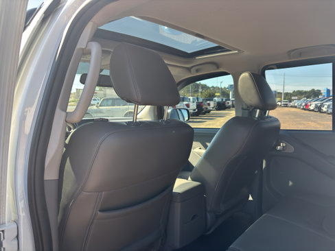 Used 2019 Nissan Frontier SL image 16