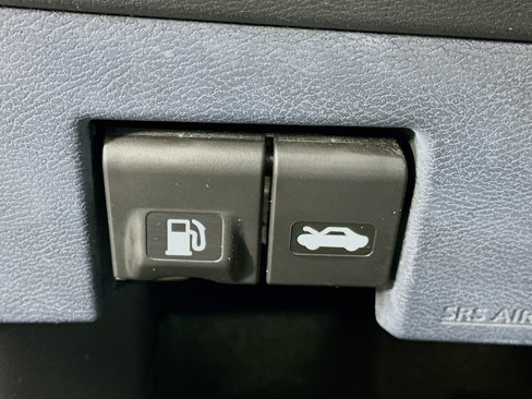 Used 2022 Nissan Versa SV image 17