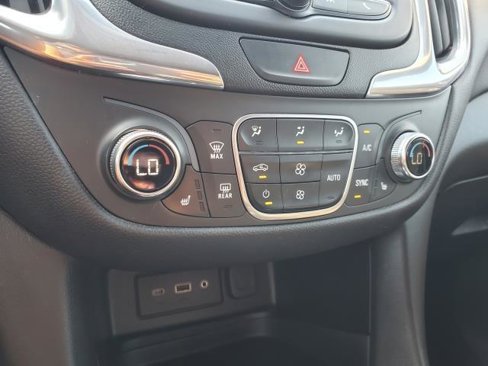 Used 2020 Chevrolet Equinox LT w/ Driver Convenience Package image 21