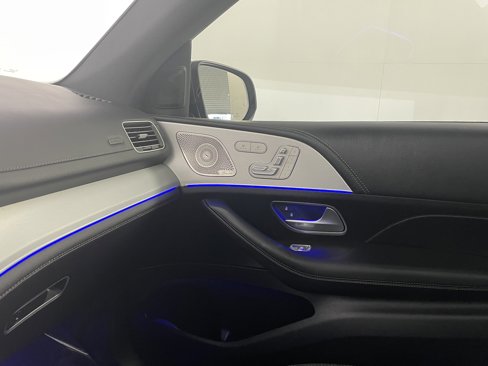 Certified 2024 Porsche Macan image 12
