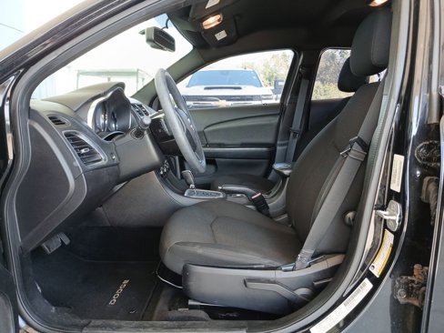 Used 2013 Dodge Avenger SE image 19