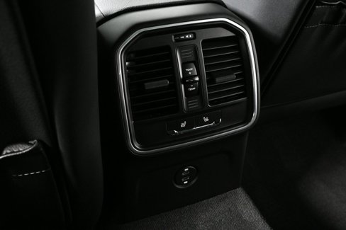 Used 2025 Porsche Macan image 21