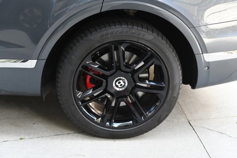 Used 2017 Bentley Bentayga image 22