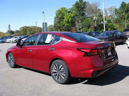 Used 2024 Nissan Altima 2.5 SV image 7