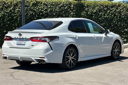 Used 2022 Toyota Camry SE image 4