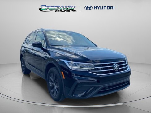 Used 2024 Volkswagen Tiguan SE image 1
