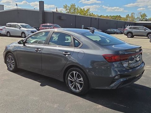 Used 2023 Kia Forte LXS w/ LXS Technology Package image 4