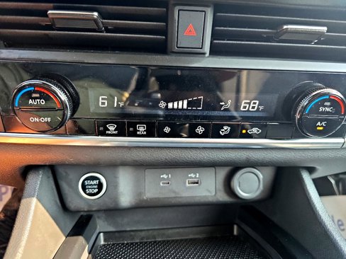 Used 2023 Nissan Rogue SV image 29