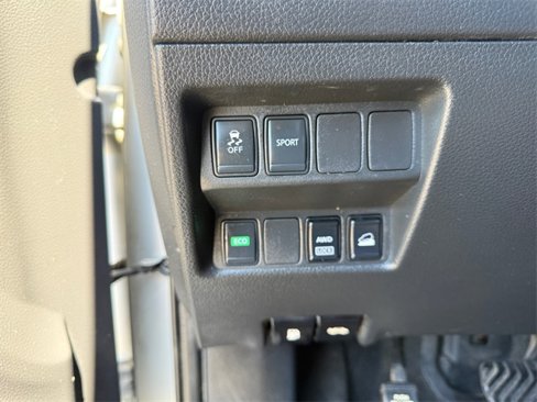 Used 2016 Nissan Rogue SV image 24