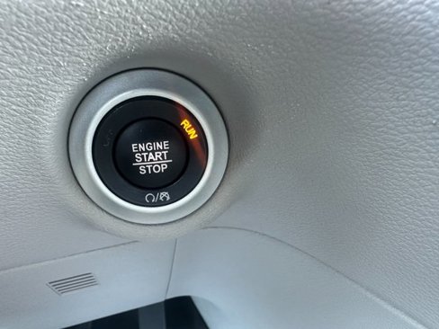 Used 2022 Chrysler Pacifica Touring-L image 39