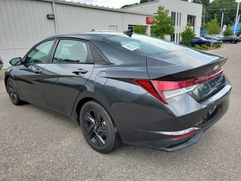 Used 2021 Hyundai Elantra SEL w/ Cargo Package image 7