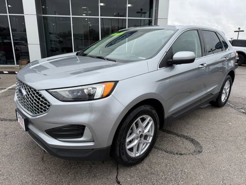 Used 2023 Ford Edge SEL image 3