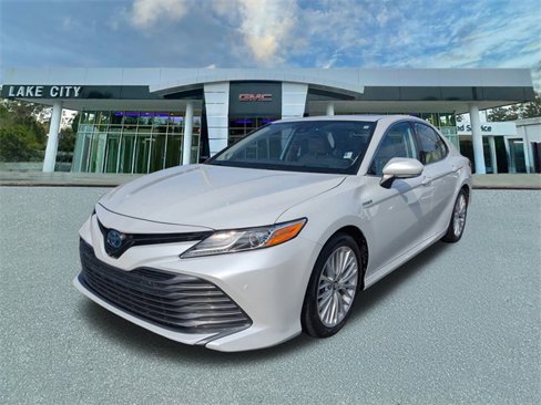 Used 2020 Toyota Camry XLE image 7