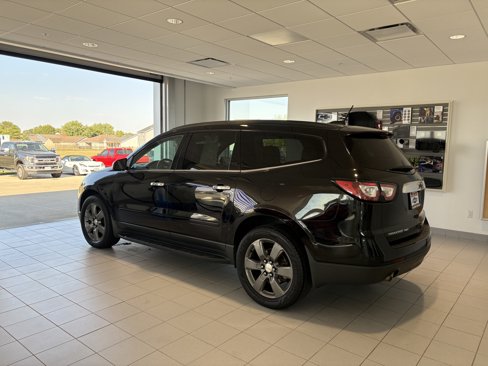 Used 2017 Chevrolet Traverse LT image 3