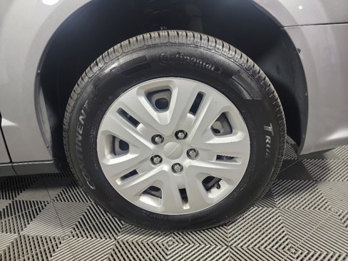 Used 2016 Dodge Grand Caravan American Value Package image 3