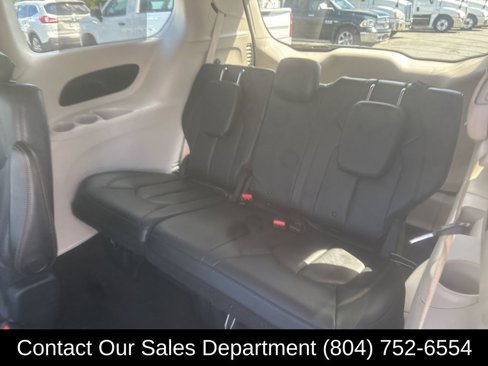 Used 2017 Chrysler Pacifica Touring-L image 29