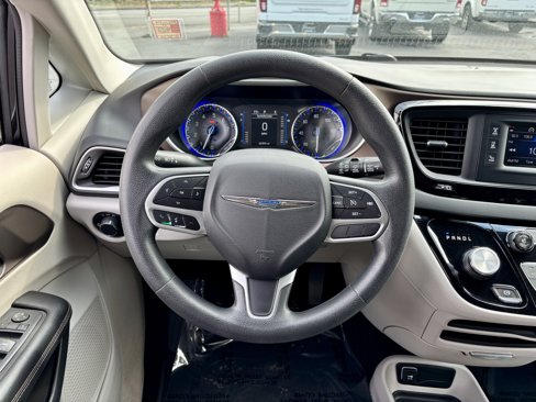Used 2017 Chrysler Pacifica LX image 27