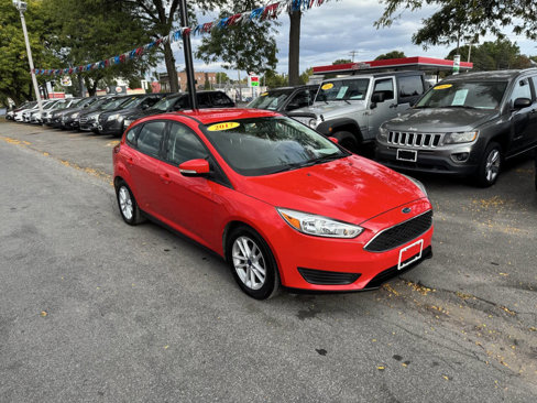Used 2017 Ford Focus SE w/ Cold Weather Package image 9