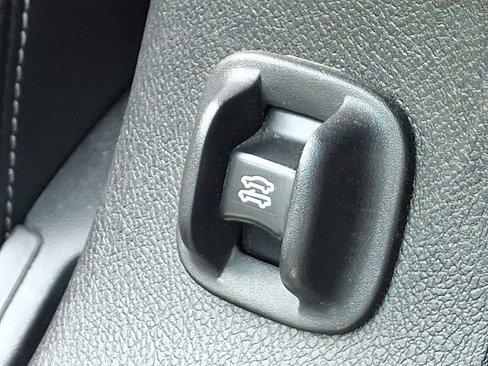 Used 2013 Chrysler 200 Limited image 27