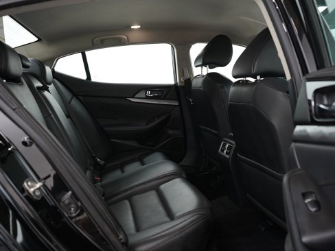 Used 2017 Nissan Maxima 3.5 SV image 11