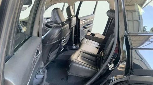 Used 2023 Jeep Grand Cherokee Limited image 8