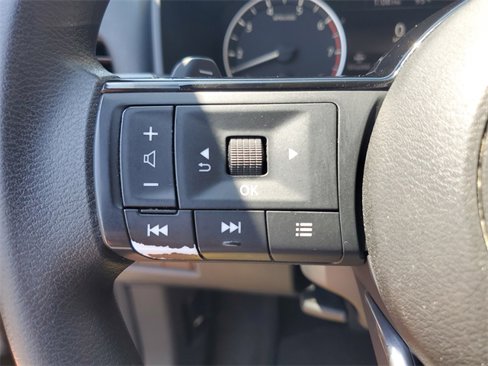 Used 2021 Nissan Rogue S image 17