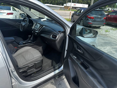Used 2018 Chevrolet Equinox LT image 18