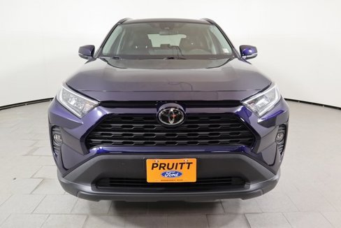 Used 2020 Toyota RAV4 XLE Premium image 2