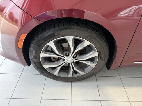 Used 2017 Chrysler Pacifica Limited image 8