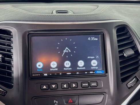 Used 2015 Jeep Cherokee Sport image 17