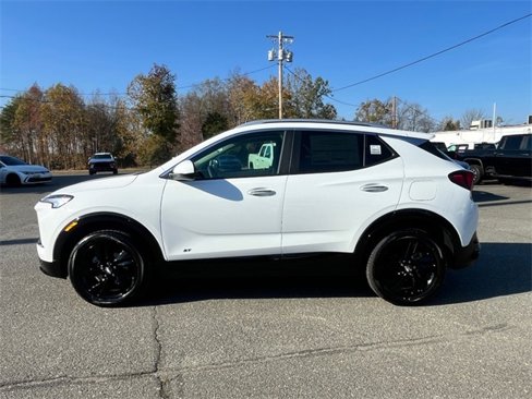 New 2025 Buick Encore GX Sport Touring image 2