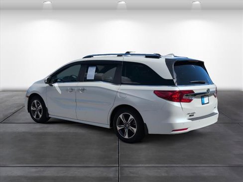 Certified 2018 Honda Odyssey Touring image 3
