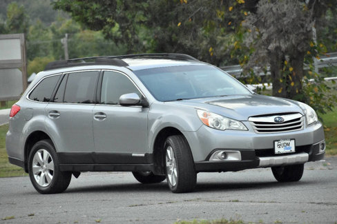 Used 2011 Subaru Outback 3.6R Limited image 4