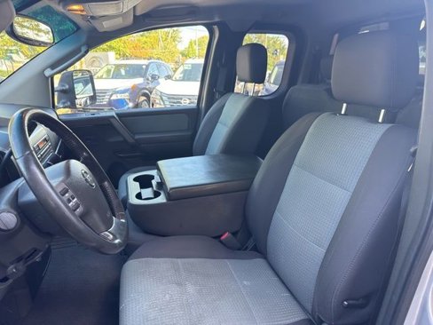 Used 2004 Nissan Titan SE w/ (OF1) SE Off-Road Pkg image 9