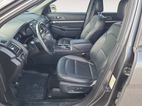 Used 2018 Ford Explorer XLT w/ Equipment Group 202A image 23