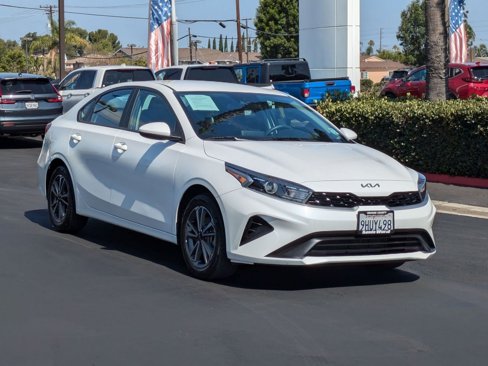 Used 2023 Kia Forte LXS image 2