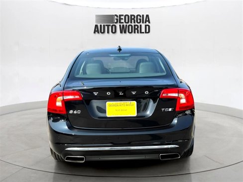 Used 2018 Volvo S60 T5 Inscription Platinum image 4