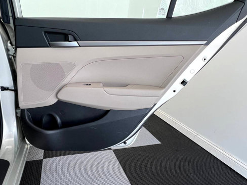 Used 2017 Hyundai Elantra SE image 13