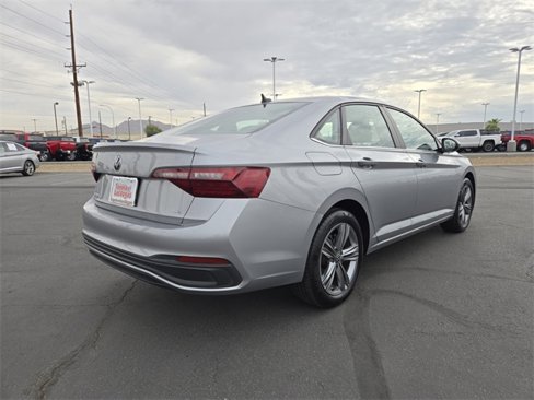 Used 2024 Volkswagen Jetta SE image 4