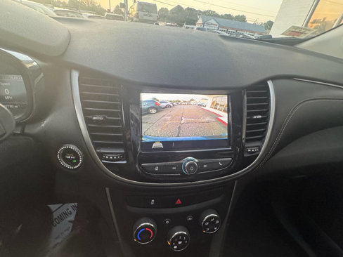 Used 2018 Chevrolet Trax LT w/ LT Convenience Package image 10