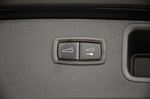 Certified 2025 Porsche Macan Turbo image 59