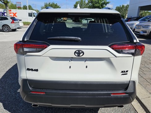 Used 2022 Toyota RAV4 XLE Premium image 10